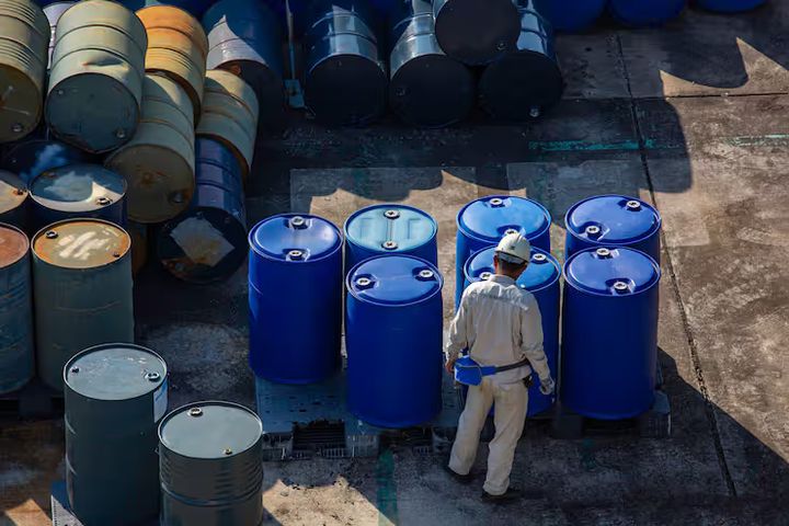 Industrial Oils and Greases Overview With Equipment Protection