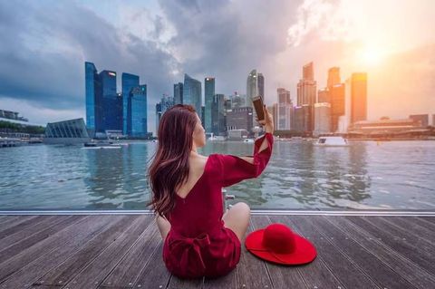 Singapore: A Practical Guide to Life, Economy and Policies