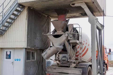 A Complete Guide to Rubber Bale Cutters and Their Role in Material Processing